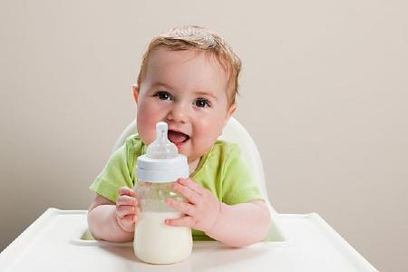   Dùng sữa bột cho bé theo từng độ tuổi